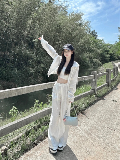 松弛夏日白开水穿搭