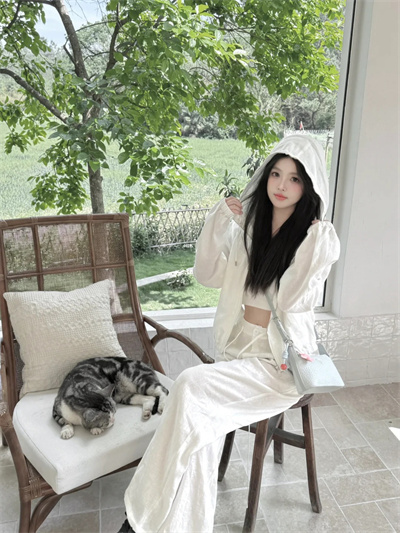 松弛夏日白开水穿搭